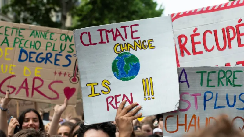 França anuncia plano para neutralidade de carbono até 2050 em meio a protestos de ONGs ambientais